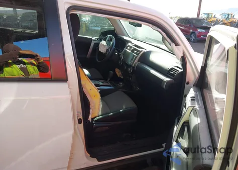 2022 Toyota 4Runner Sr5 из США, поврежденный, VIN JTEMU5JR6N6035190